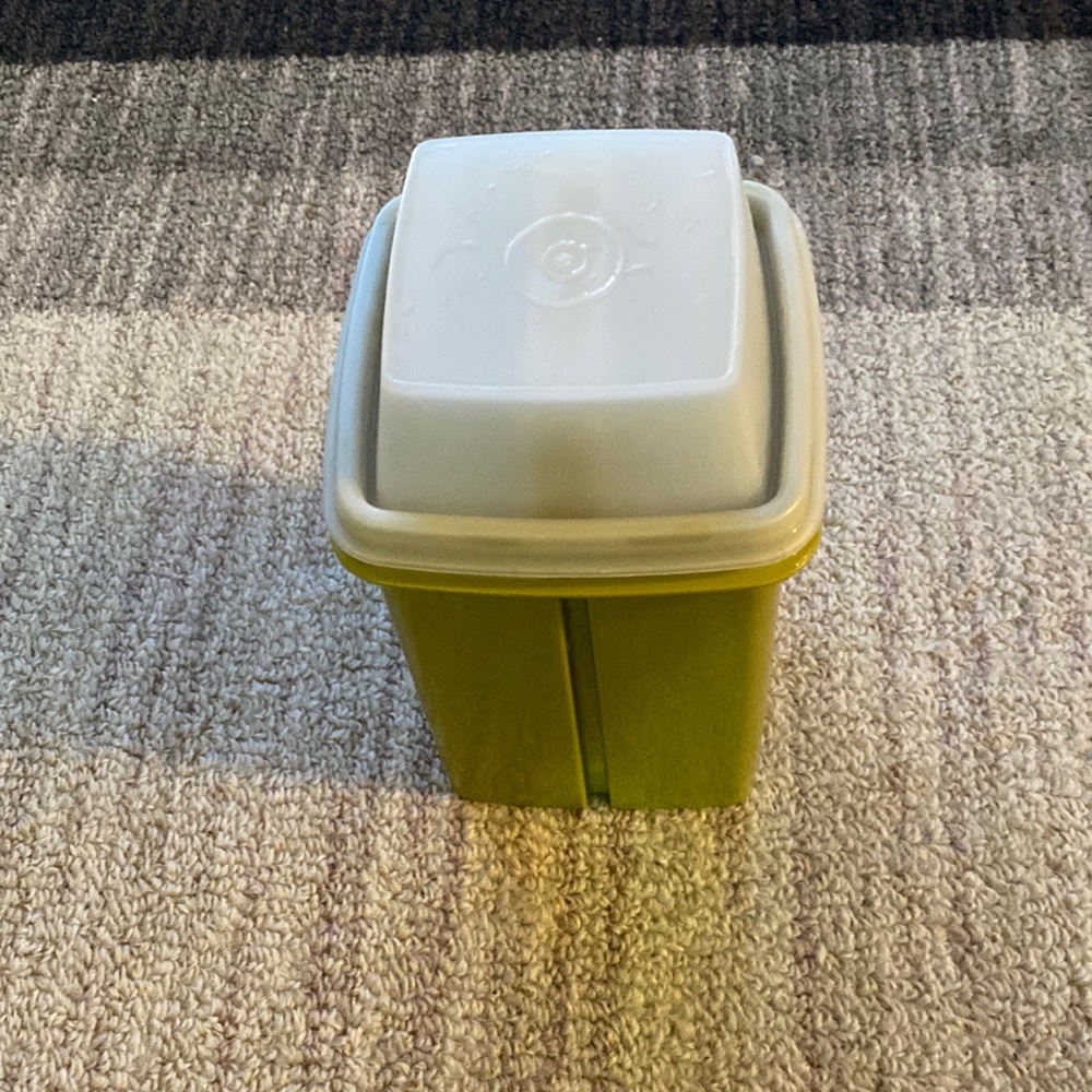 Vintage Tupperware pick a deli container excellent condition 🔥🔥🔥🔥🔥🔥🔥🔥🔥